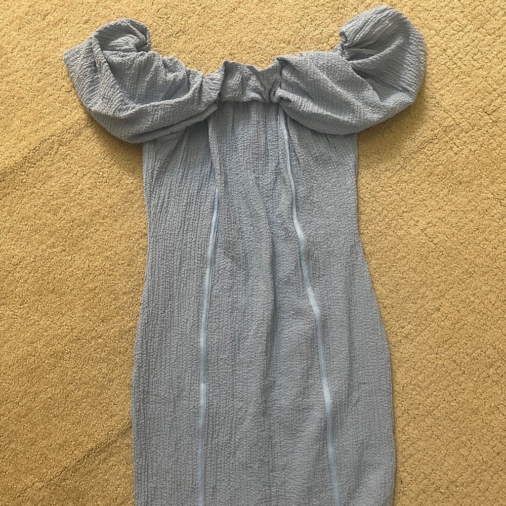 Open shoulder dress (NEW)